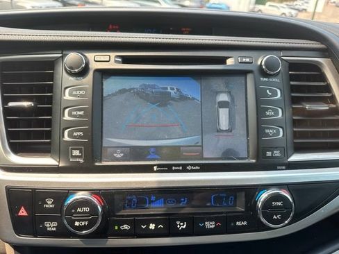 Used 2018 Toyota Highlander Limited Platinum AWD/4WD image 22