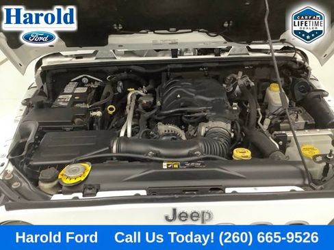 Used 2018 Jeep Wrangler Unlimited Sahara w/ Dual Top Group AWD/4WD image 18