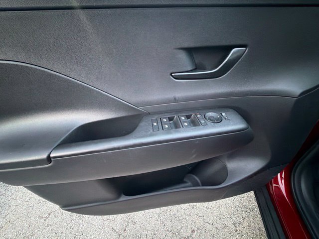 Used 2025 Hyundai Kona SEL FWD image 6