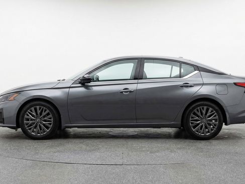 Used 2025 Nissan Altima 2.5 SV image 5