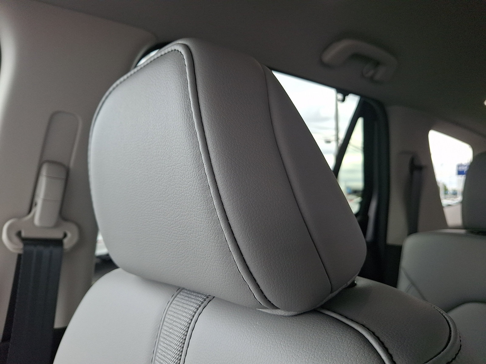 Used 2025 Honda Pilot EX-L image 13