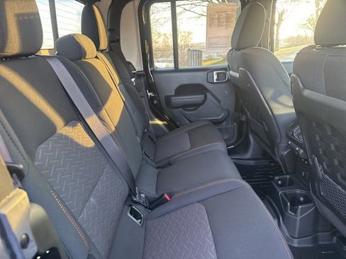 Used 2023 Jeep Gladiator Mojave image 11