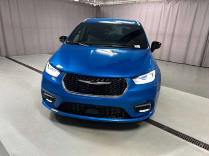 New 2026 Chrysler Pacifica Select