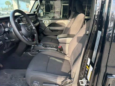 Used 2023 Jeep Gladiator Sport image 6