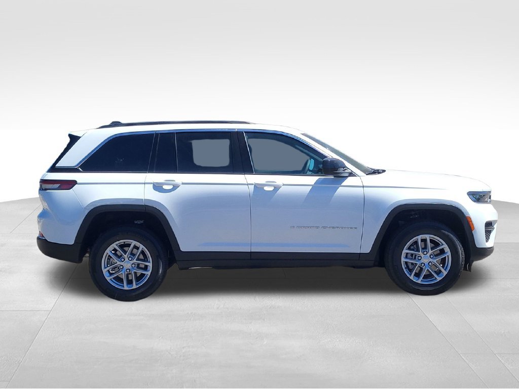 New 2026 Jeep Grand Cherokee Laredo AWD/4WD image 4