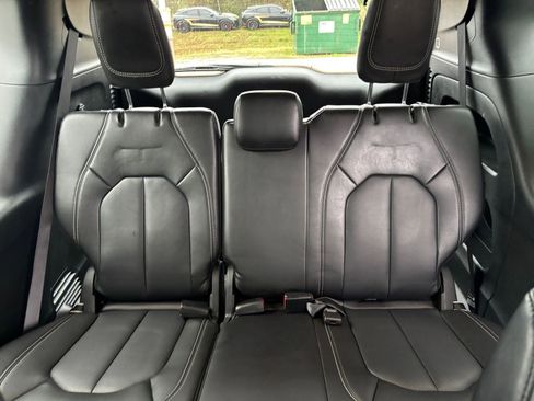 Used 2025 Chrysler Pacifica Select image 31