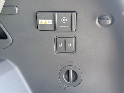 Used 2024 Kia EV9 Wind AWD/4WD image 14