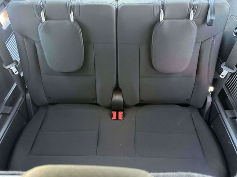 Used 2023 Ford Explorer XLT AWD/4WD image 10