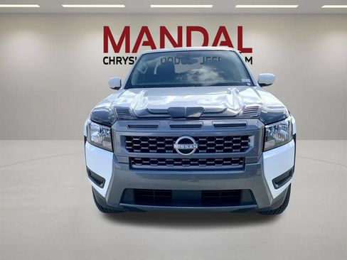 Used 2025 Nissan Frontier SV RWD image 2