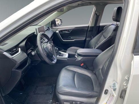 Used 2023 Toyota RAV4 XLE Premium FWD image 9