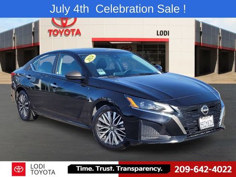 Used 2024 Nissan Altima 2.5 SV FWD image 1