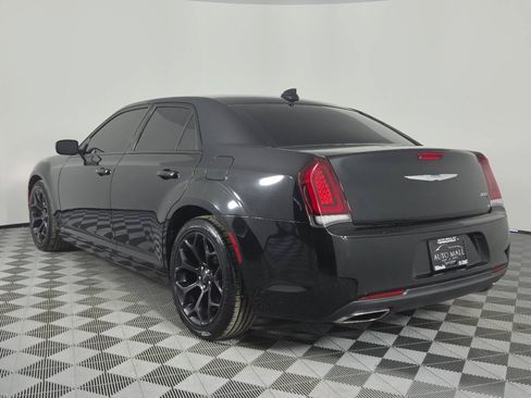 Used 2019 Chrysler 300 S RWD image 5