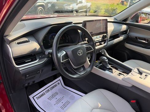 Used 2025 Toyota Grand Highlander AWD Hybrid image 27