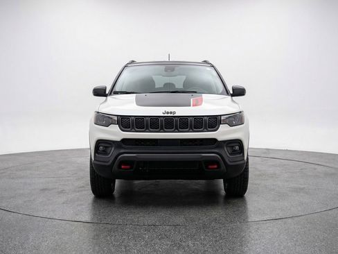 Used 2025 Jeep Compass Trailhawk image 1