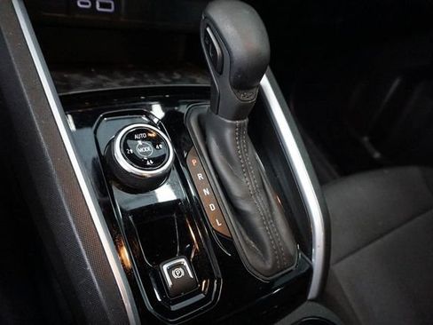 Used 2024 Chevrolet Colorado Trail Boss AWD/4WD image 13