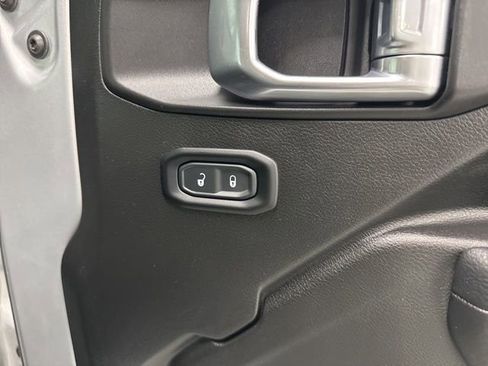 Used 2024 Jeep Wrangler Unlimited AWD/4WD image 25