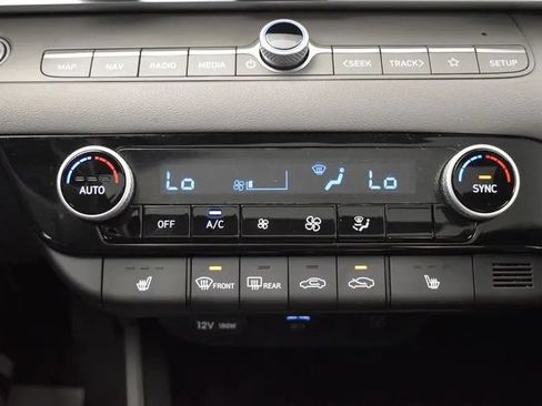Used 2025 Hyundai Elantra SEL FWD image 33