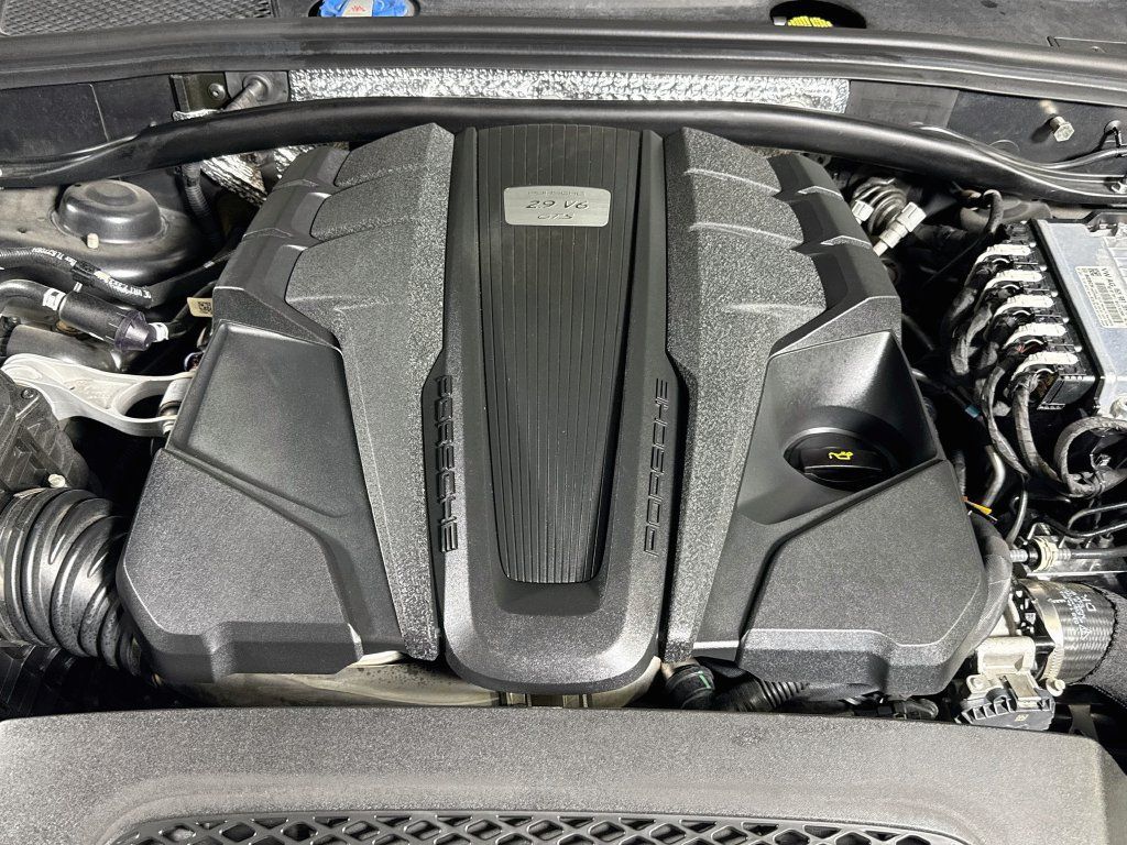 Certified 2020 Porsche Macan GTS AWD/4WD image 27