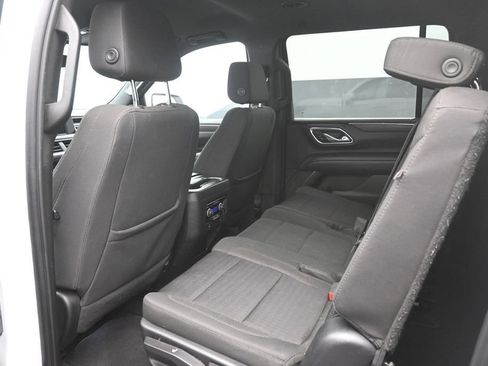 Used 2023 Chevrolet Suburban LS RWD image 2