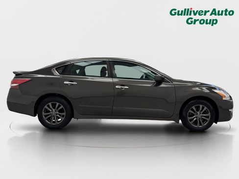 Used 2015 Nissan Altima 2.5 S w/ Special Edition Package FWD image 10