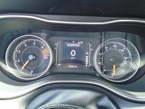 Used 2021 Jeep Cherokee Latitude Plus AWD/4WD image 7