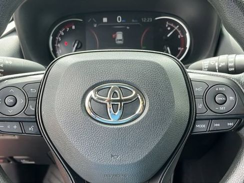 Used 2025 Toyota RAV4 XLE AWD/4WD image 11