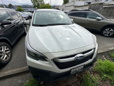 Used 2022 Subaru Outback Premium AWD/4WD image 3