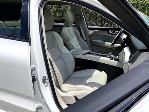 Used 2026 Volvo XC60 B5 Ultra AWD/4WD image 10