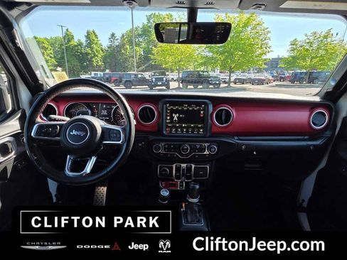 Used 2023 Jeep Gladiator Rubicon w/ Cold Weather Group AWD/4WD image 20