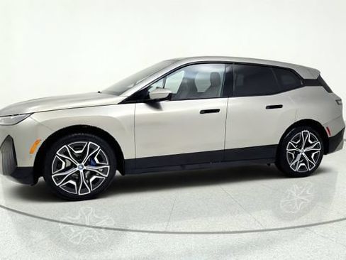 Used 2024 BMW iX xDrive50 w/ Premium Package AWD/4WD image 4