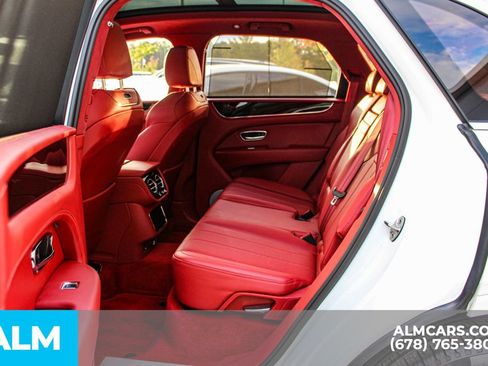Used 2023 Bentley Bentayga image 18