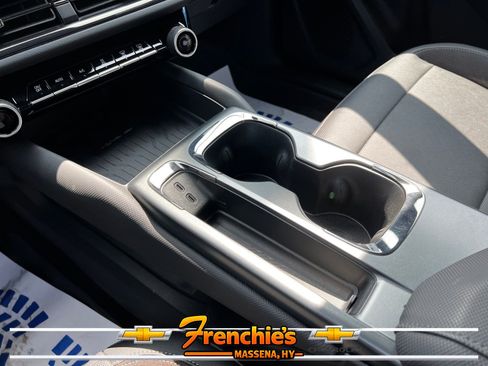 Used 2025 Chevrolet Equinox EV RS AWD/4WD image 18