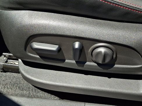Certified 2023 Chevrolet Equinox RS FWD image 29