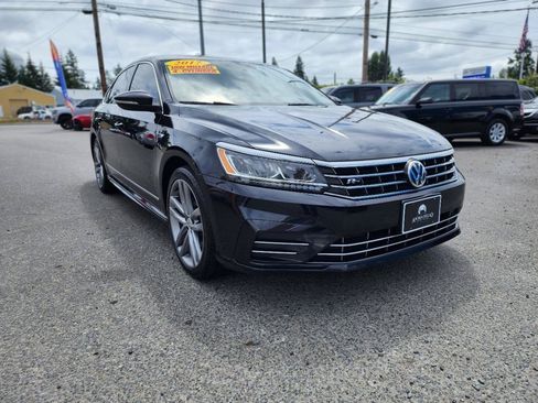 Used 2017 Volkswagen Passat 1.8T R-Line w/ R-Line Lighting Package FWD image 3