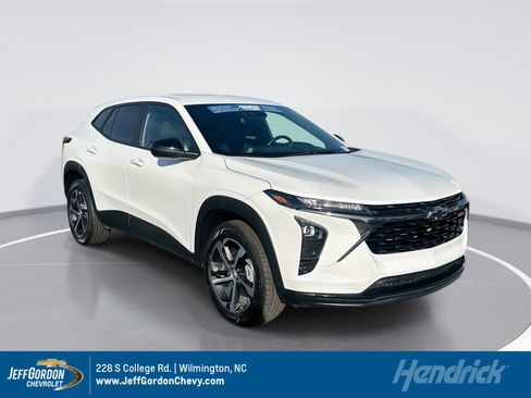 Used 2024 Chevrolet Trax RS w/ Driver Confidence Package image 1