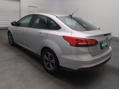 Used 2018 Ford Focus SE w/ SE Appearance Package image 5