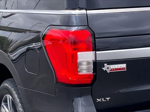 Used 2023 Ford Expedition XLT AWD/4WD image 29