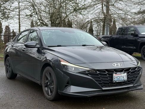 Used 2021 Hyundai Elantra SEL w/ Preferred Accessory Package image 7