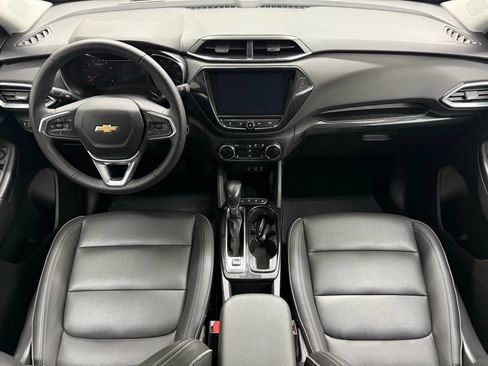 Used 2021 Chevrolet TrailBlazer LT w/ Premium Seating Package image 2