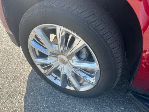 Certified 2024 Chevrolet Suburban High Country AWD/4WD image 9