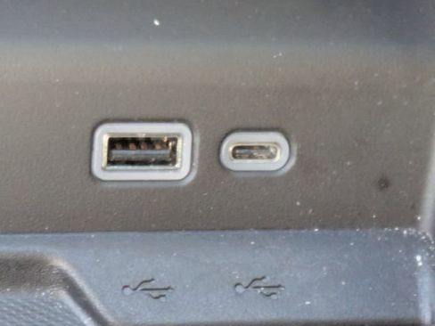 Certified 2025 Chevrolet Suburban Premier image 27