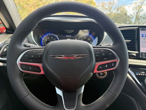 New 2026 Chrysler Pacifica Limited image 21