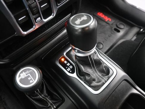 Used 2021 Jeep Wrangler Unlimited Sahara w/ Uconnect 4C Nav & Sound Group AWD/4WD image 25