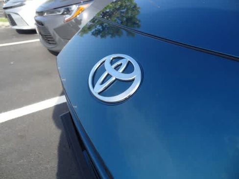 Used 2025 Toyota Camry SE FWD image 13