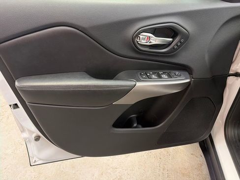 Used 2019 Jeep Cherokee Limited AWD/4WD image 15