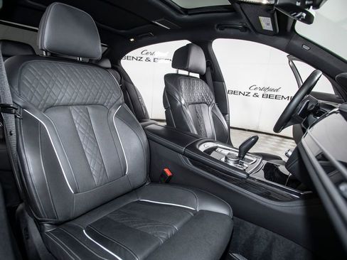 Used 2021 BMW 750i xDrive 750i xDrive w/ M Sport Package image 21