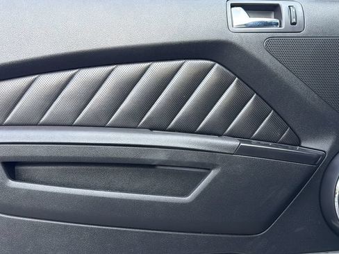 Used 2010 Ford Mustang GT Premium RWD image 14