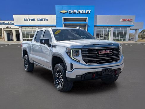 Used 2022 GMC Sierra 1500 AT4 w/ Technology Package image 3
