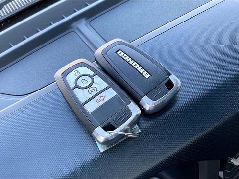 Used 2022 Ford Bronco Outer Banks image 14