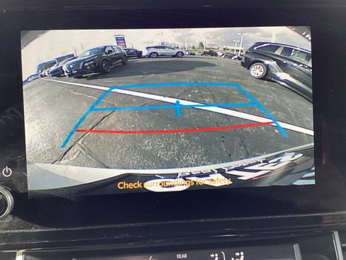 Used 2025 Toyota Sienna LE FWD image 19